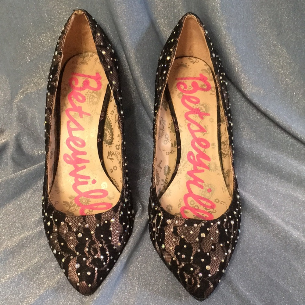 💐 🌟HOST PICK🌟 Betseyville Lace-covered High Heel Pumps Sz 7 Black - Picture 2 of 10